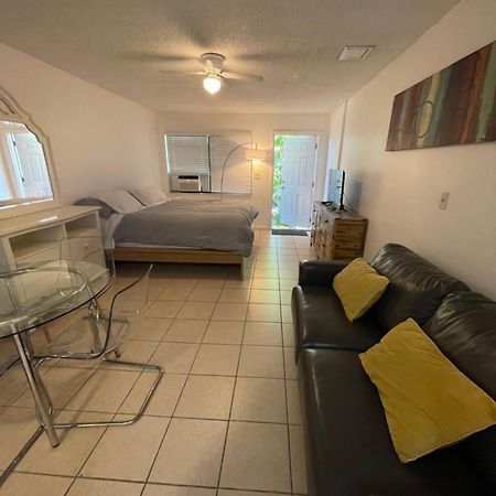 Cozy Downtown Apartments On Water 포트 로더데일 외부 사진