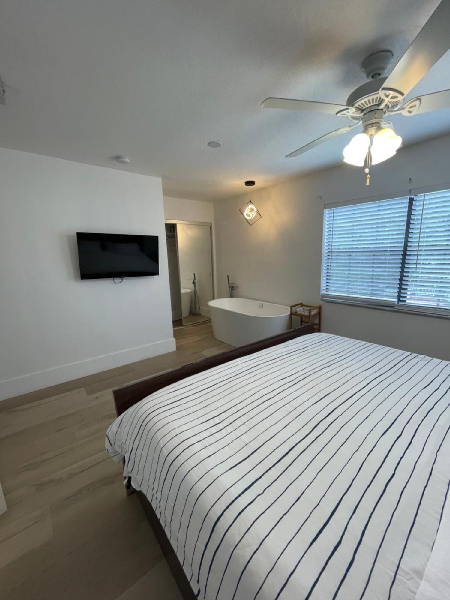 Cozy Downtown Apartments On Water 포트 로더데일 외부 사진